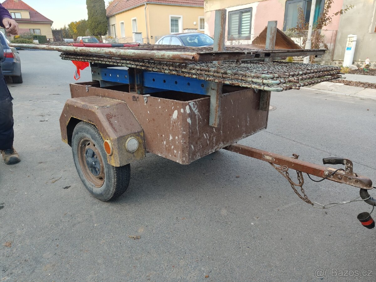 Kempík přívěsný vozík