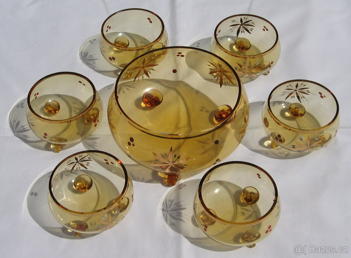 Starožitná sada salátových misek, žluté sklo, 1969