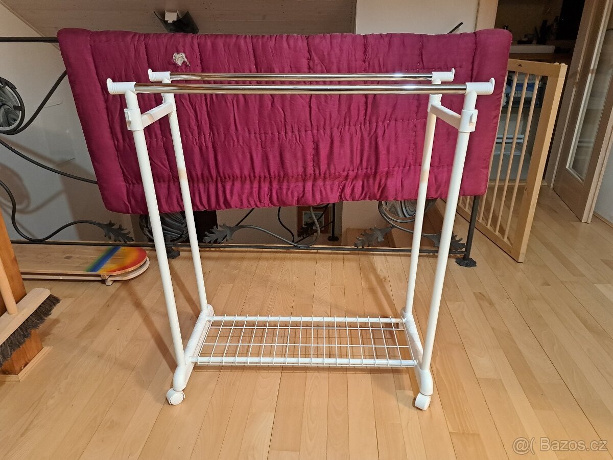 Věšák na oblečení