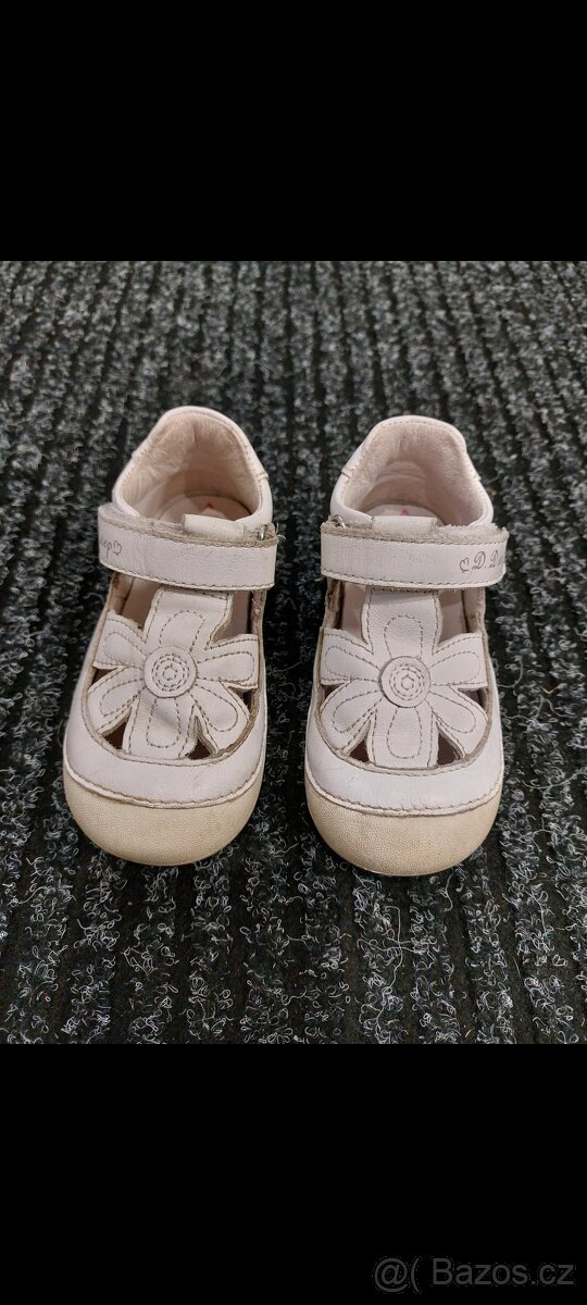 Dívčí sandály 23