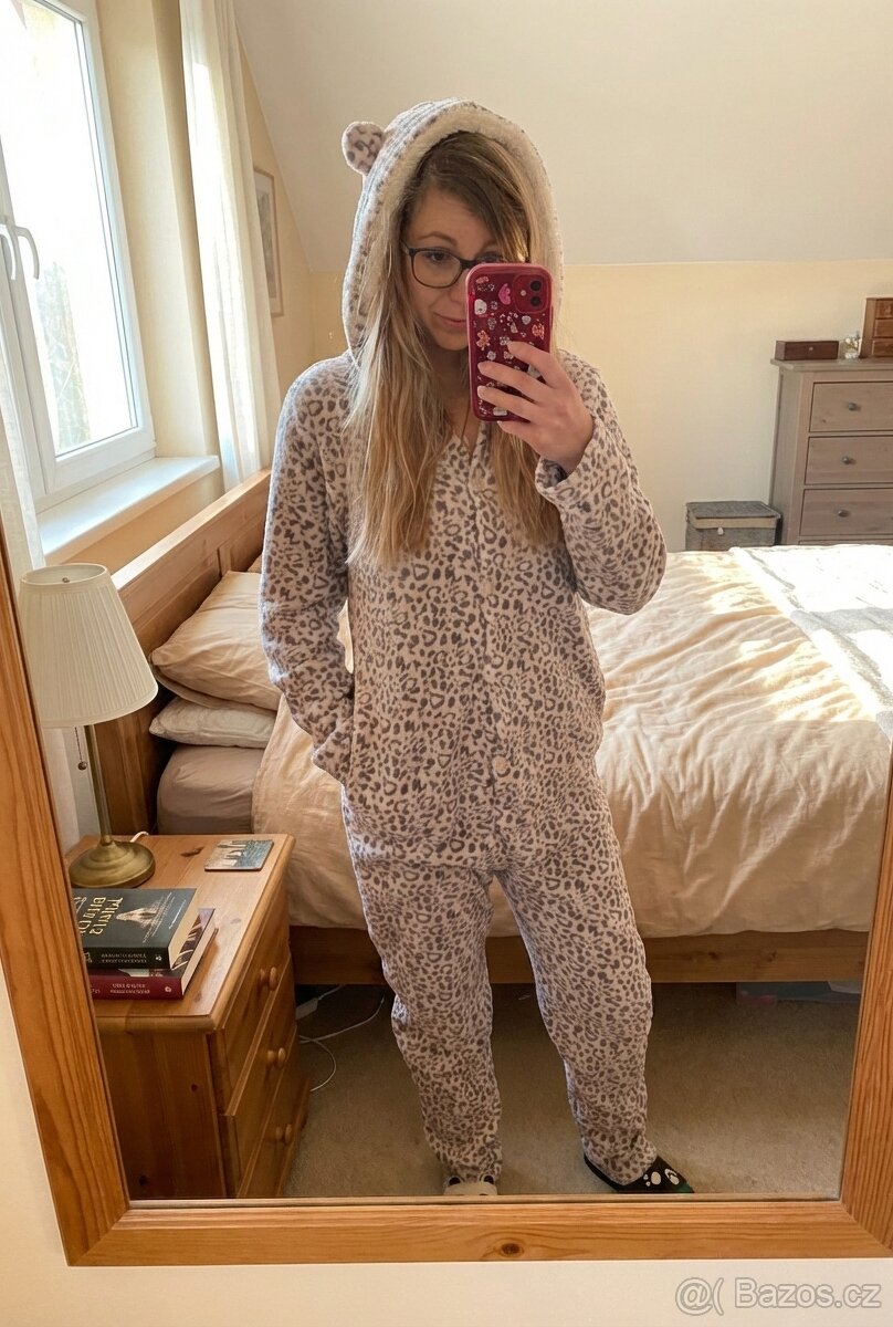 Plyšový overal / pyžamo s leopardím vzorem