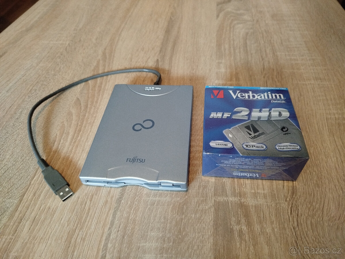 Externí USB disketovka FUJITSU + balíček nových disket