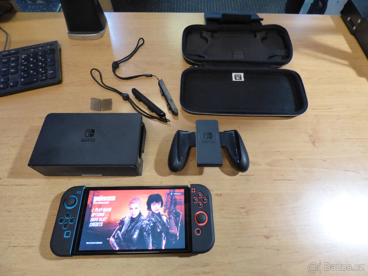 Herní konzole Nintendo Switch s příbalem