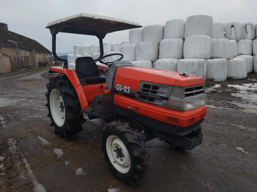 traktor KUBOTA GL25 koní