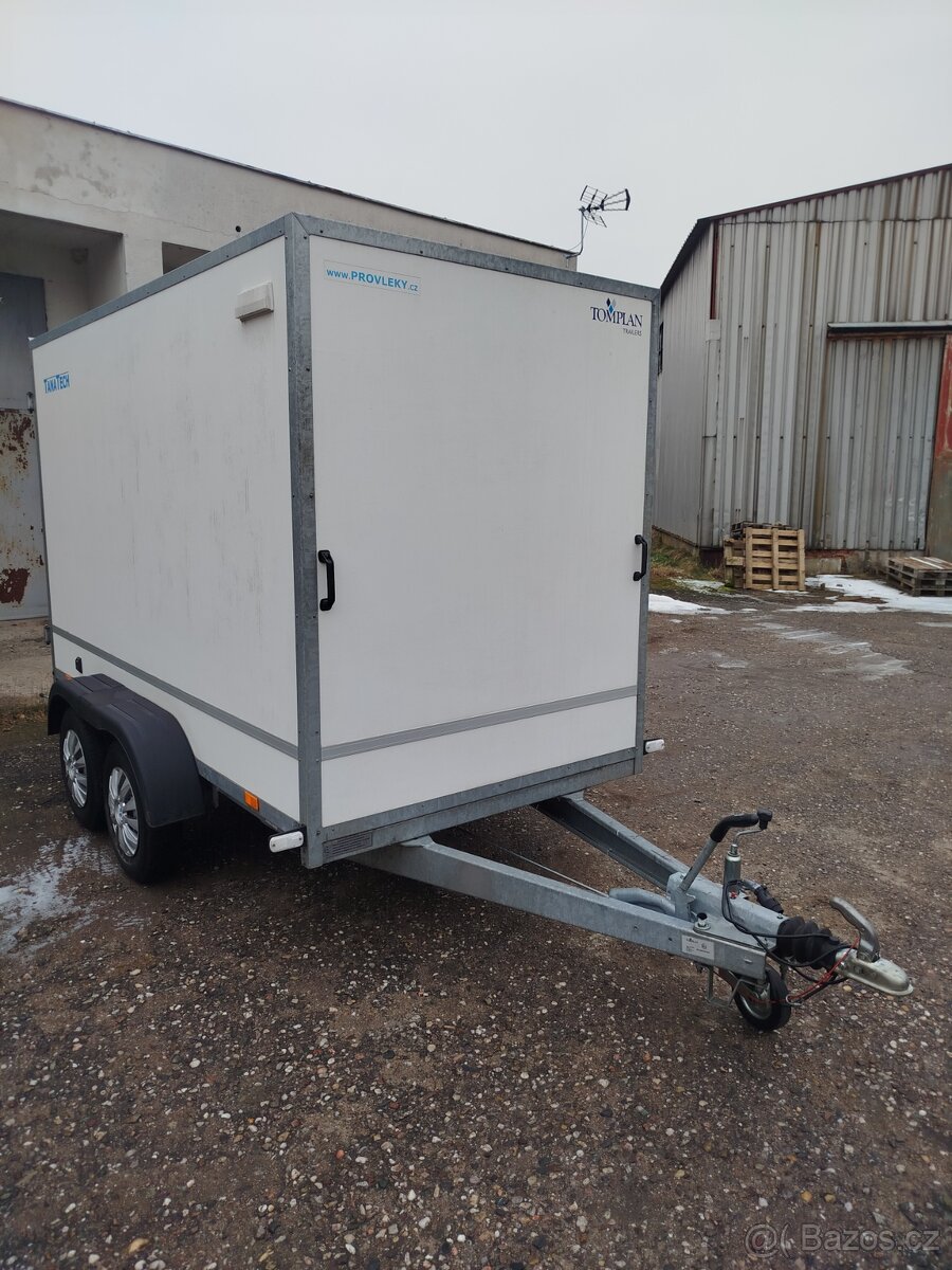 Přívěsný vozík skříňový