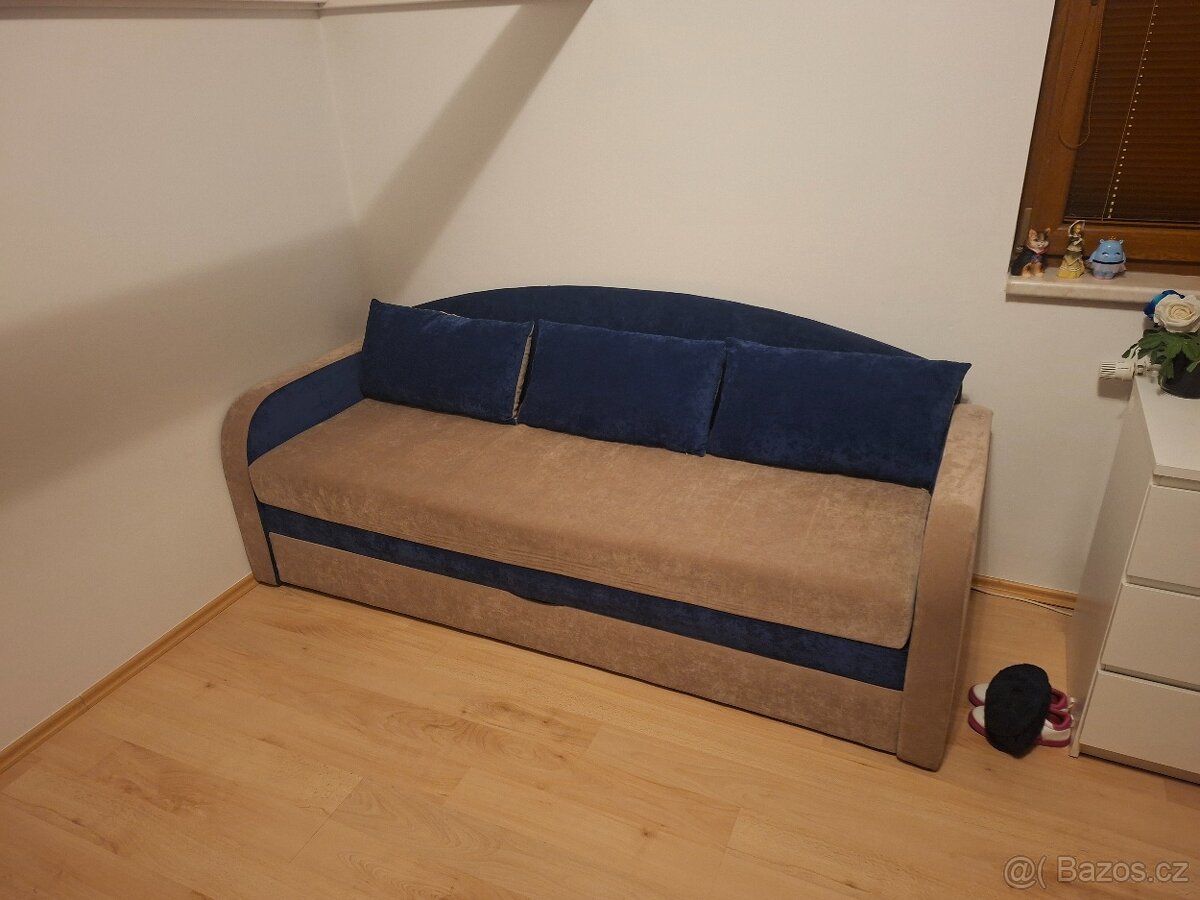Pohovka s úložným prostorem