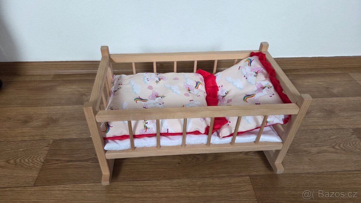 Postýlka pro panenku