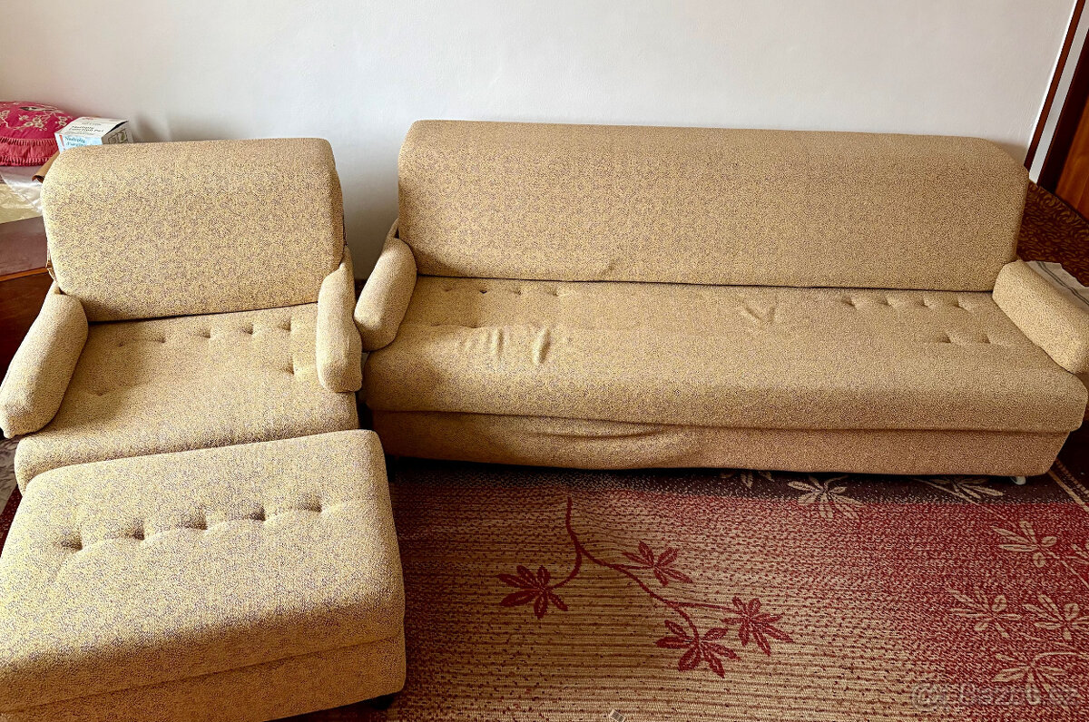 Velká sedací souprava: 1 gauč, 2 křesla, 2 taburety