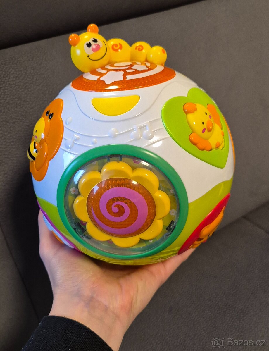 Interaktivní míč se světly a zvuky