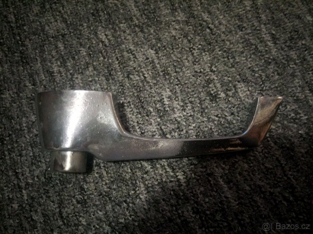 Moskvič 408 / 412 / 426 / 427 klika dveří