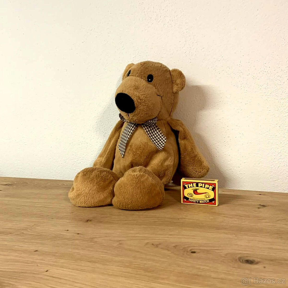 Plyšový medvídek s kostkovanou mašlí