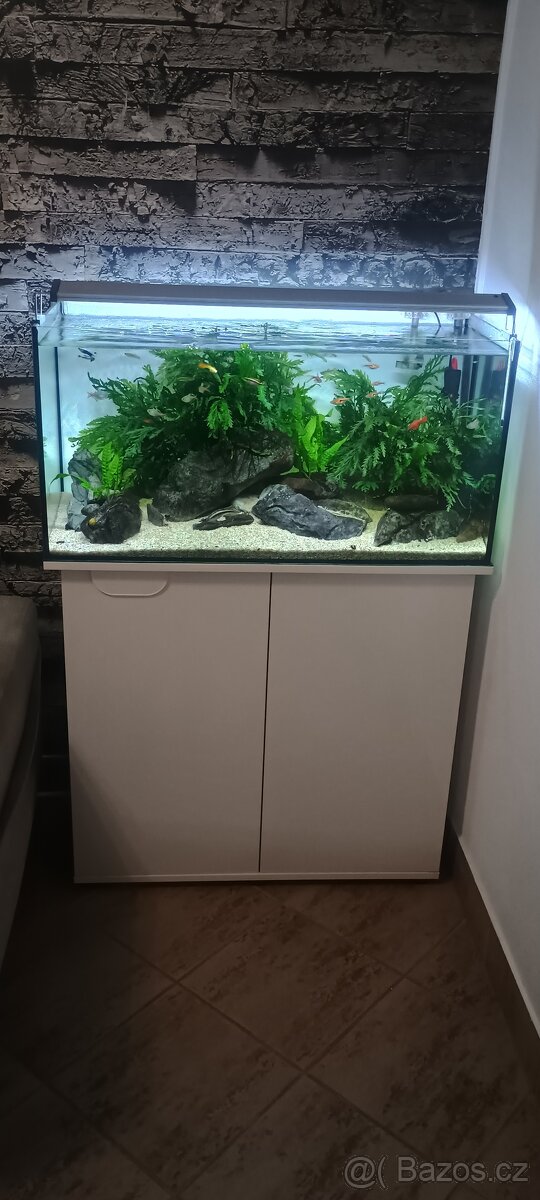 Akvarijní komplet 112 litrů