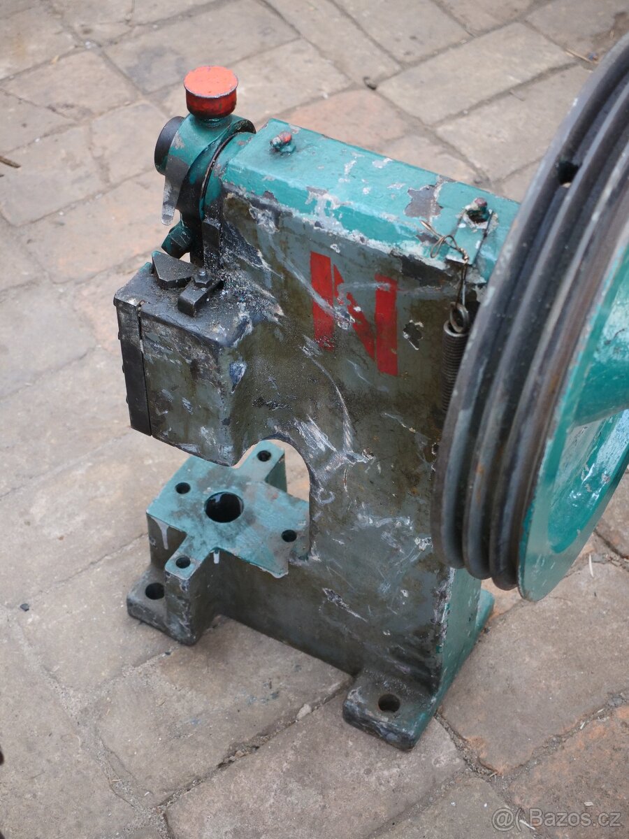 Malý excentrický lis