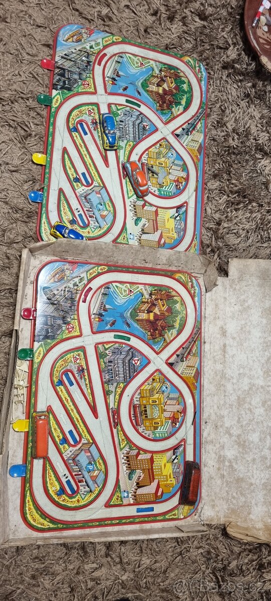 Stará plechová autodráha 2ks (Maďarsko)