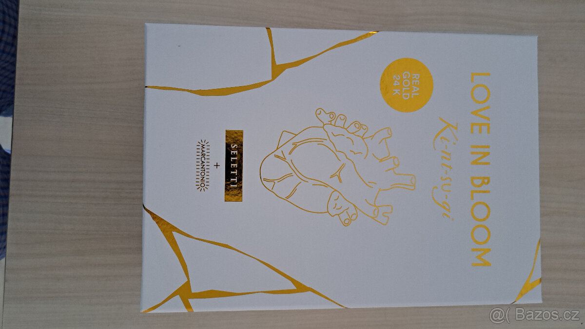 Porcelánová váza zlatým dekorem Love in Bloom