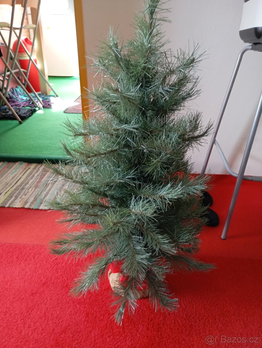 nový vánoční stromek 100cm,zdarma věnec