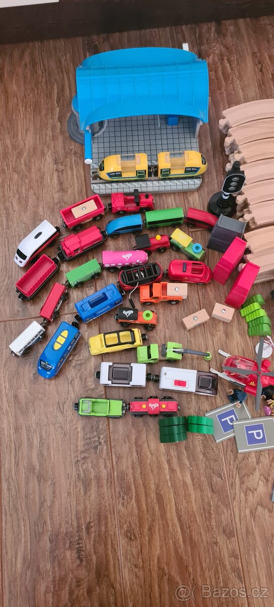 Dřevěné koleje, vláčky, stavby