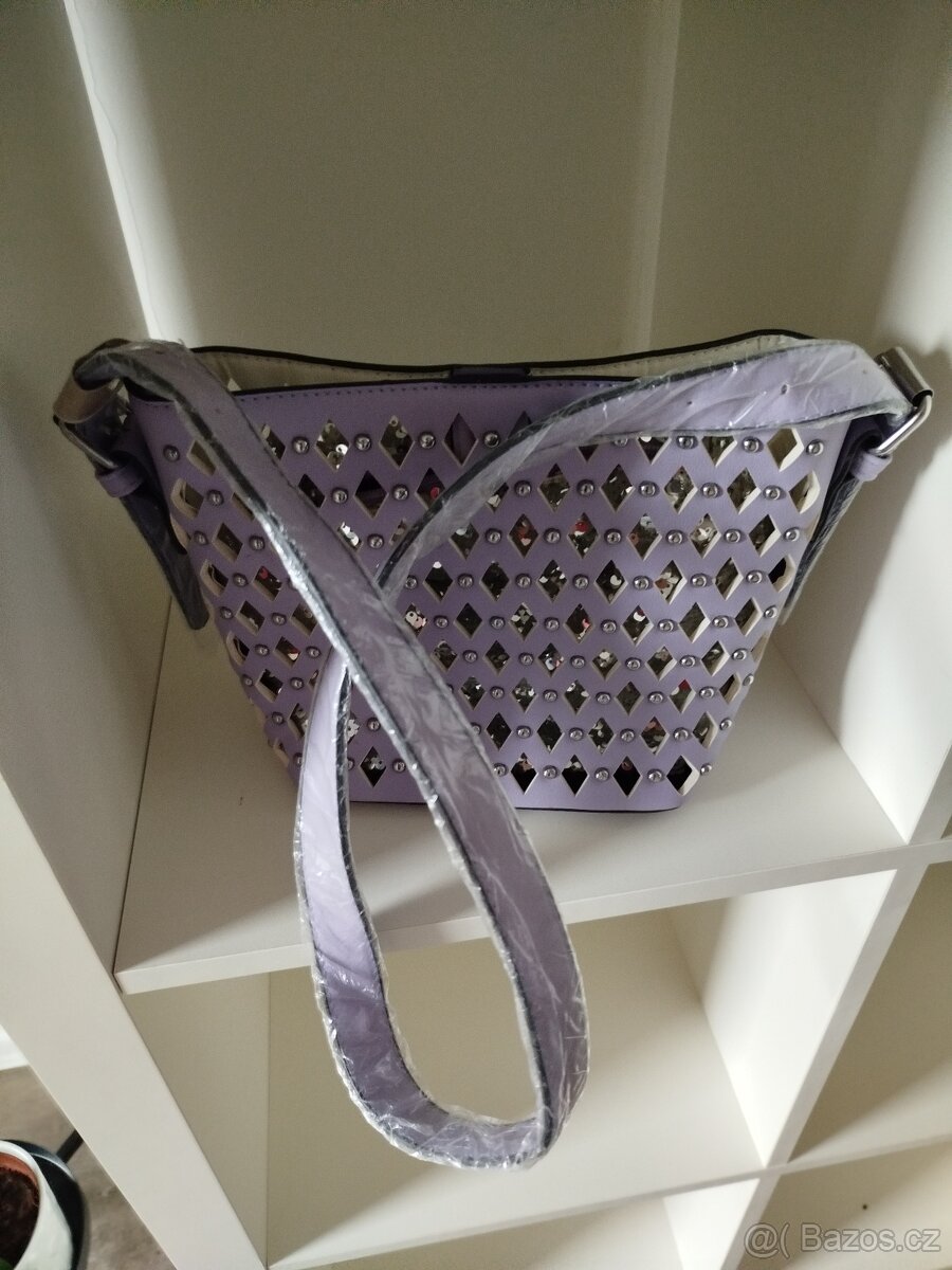 Fialová kabelka