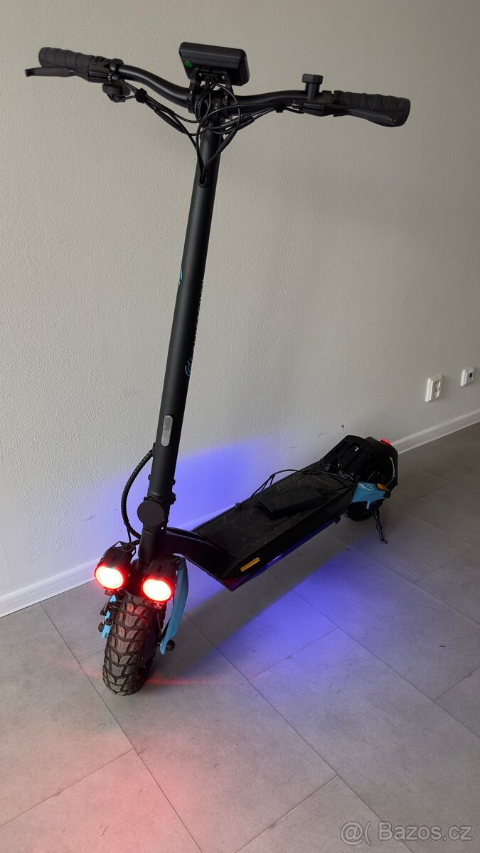 Elektrokoloběžka Maxwheel T8B modrá