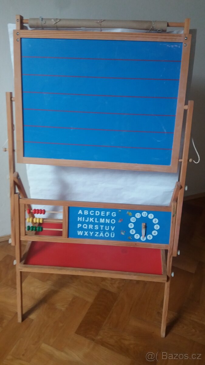 Dětská oboustranná tabule s poličkou a hodinami