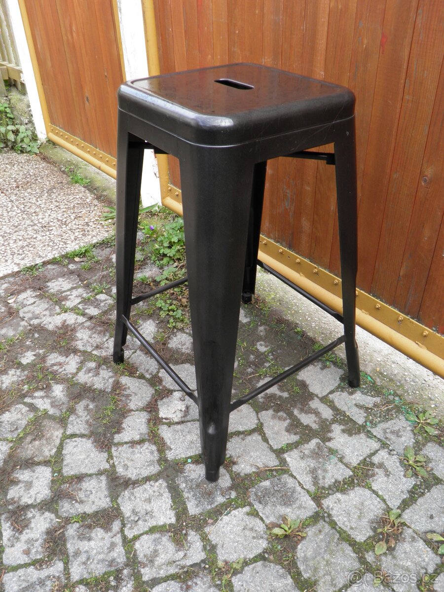 KOVOVÁ ŽIDLE KE KUCHYNSKÉ LINCE