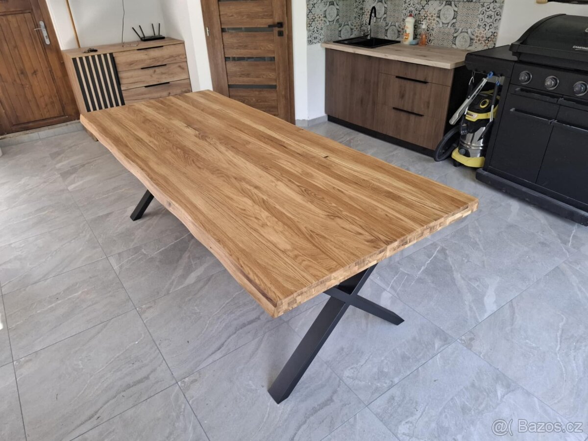 Dubový stůl