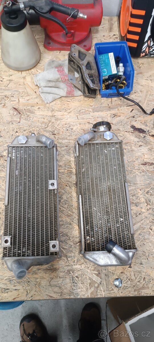 Chladiče + hadice + ventilátor Suzuki DR-Z 400