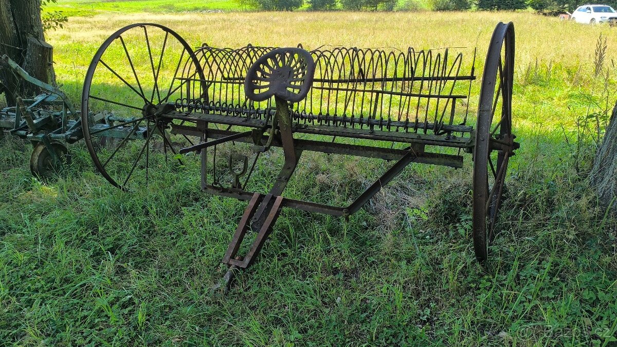 Starý hrabač, hrabačka, sena