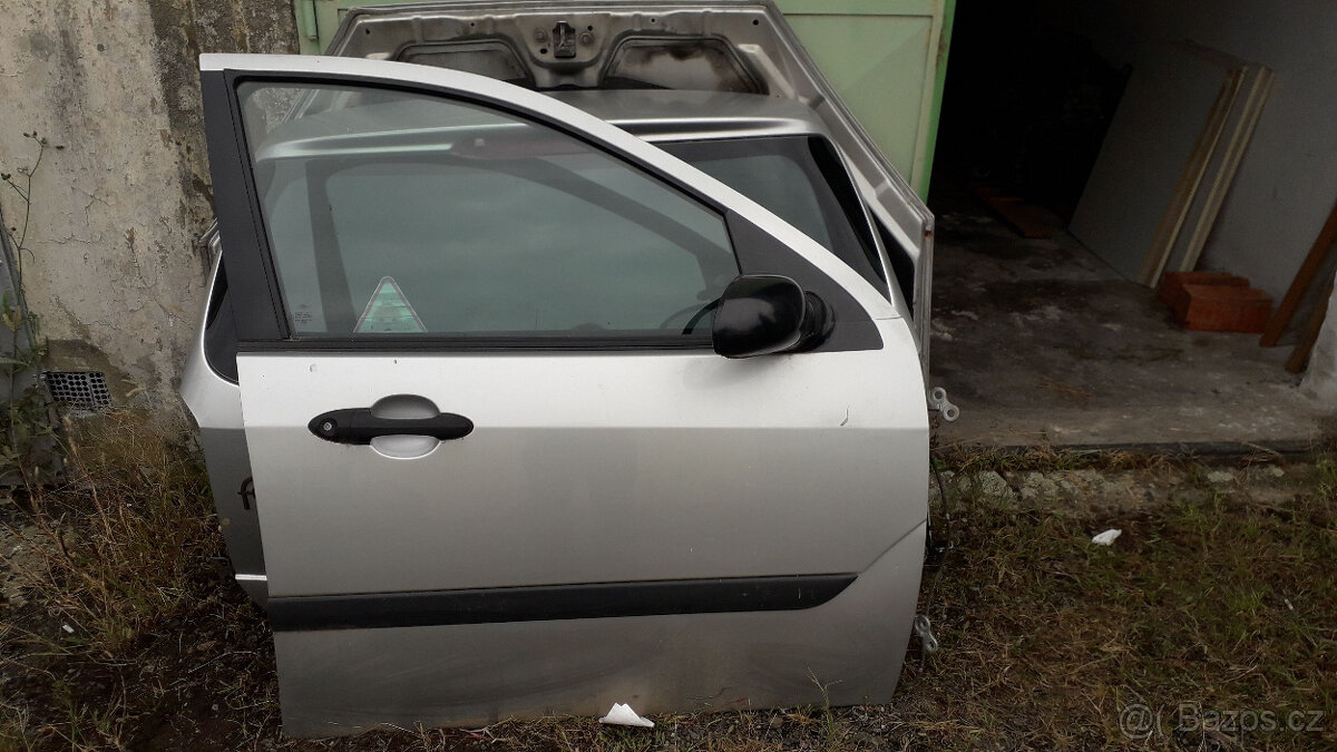 Ford Focus MK1 - přední pravé dveře