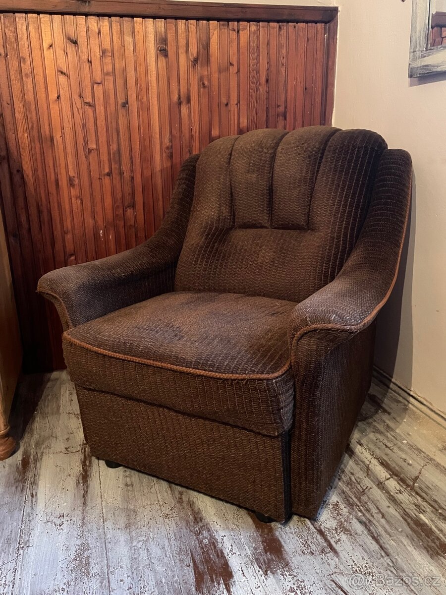 Velké pohodlné měkké křeslo