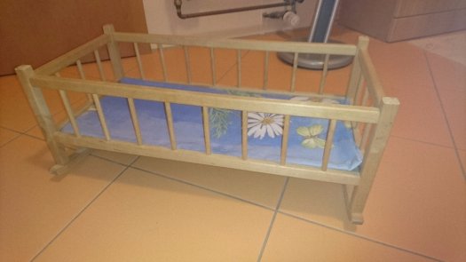 Prodám dřevěnou kolébku, postýlku