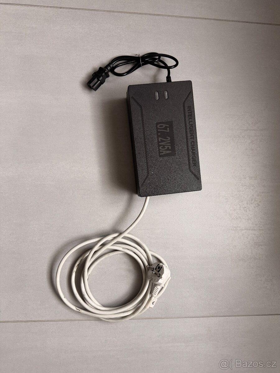 Nabíječka pro Chopper DC 67,2V 5A pro Li-Ion Aku.