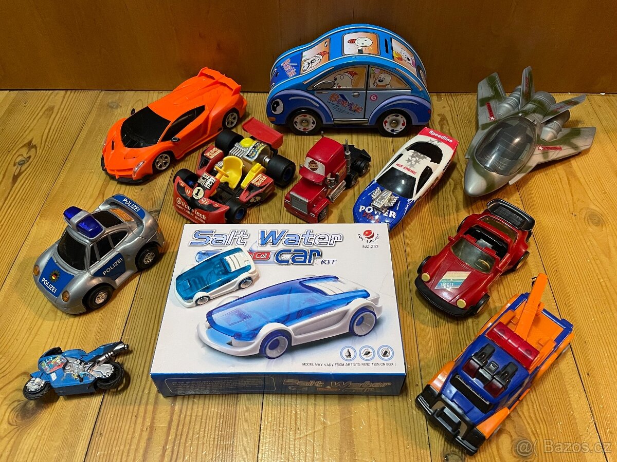 Set autíček - hračky