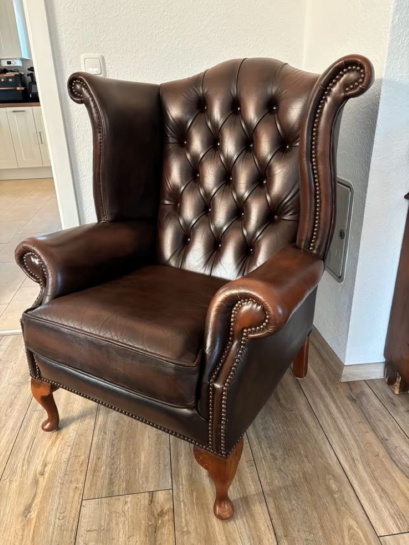 Křeslo hnědé kožené Chesterfield - pravá kůže