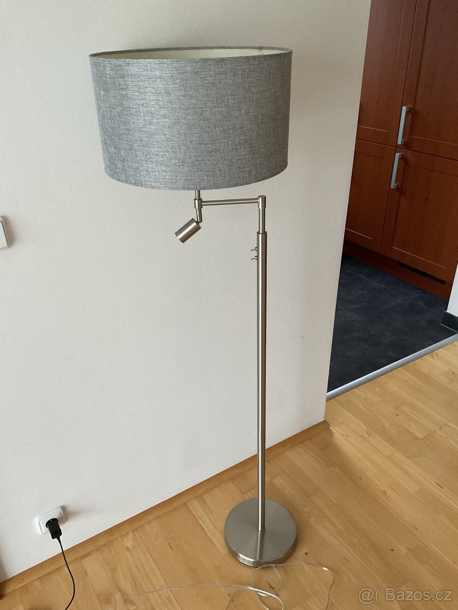 Stojací lampa