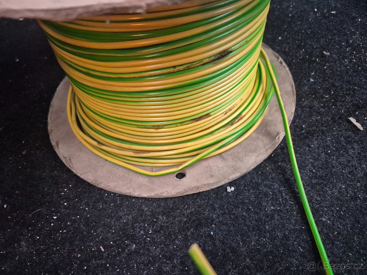 Žluto zelený vodič