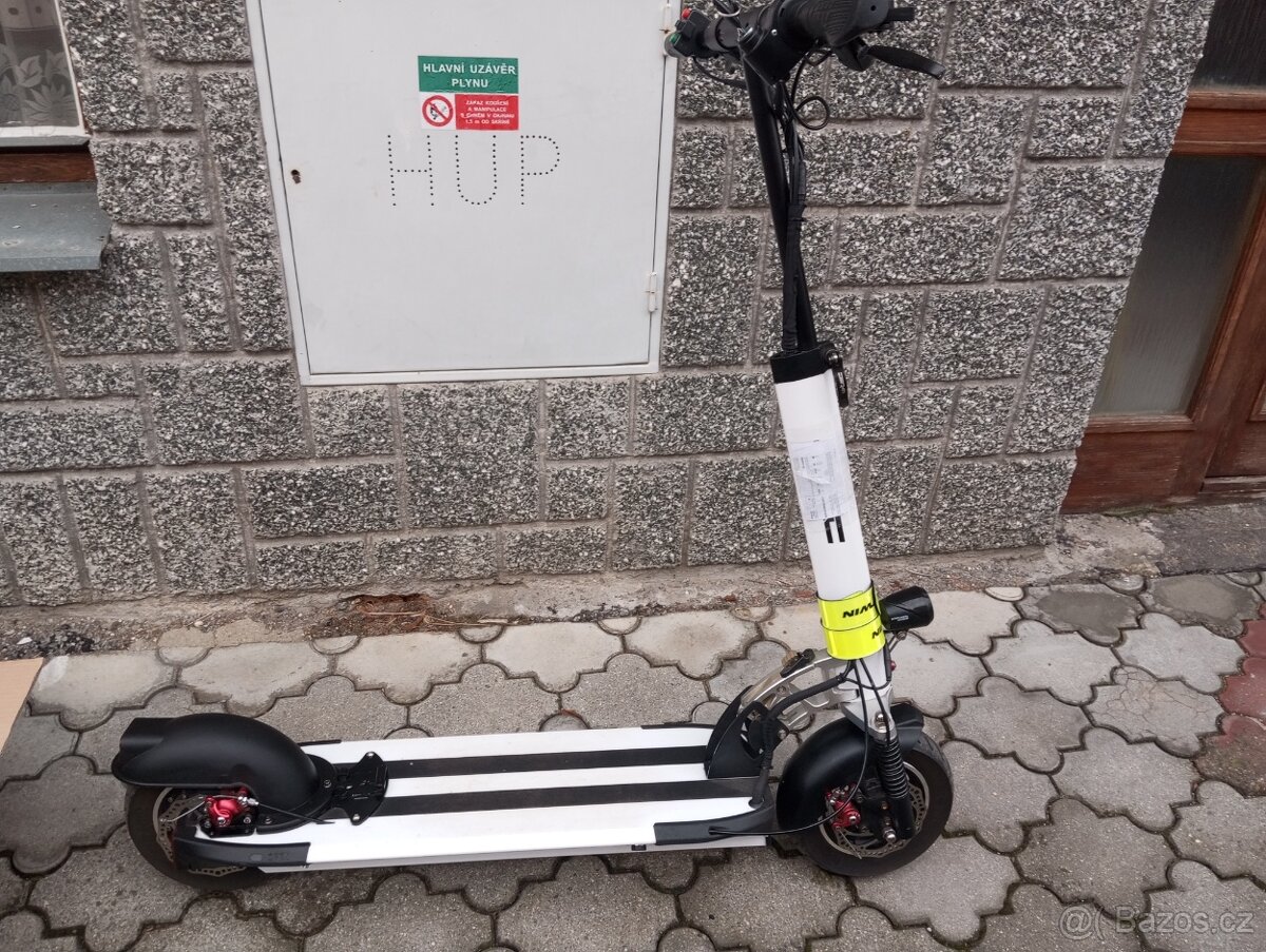 Elektrokolobezka W-tec