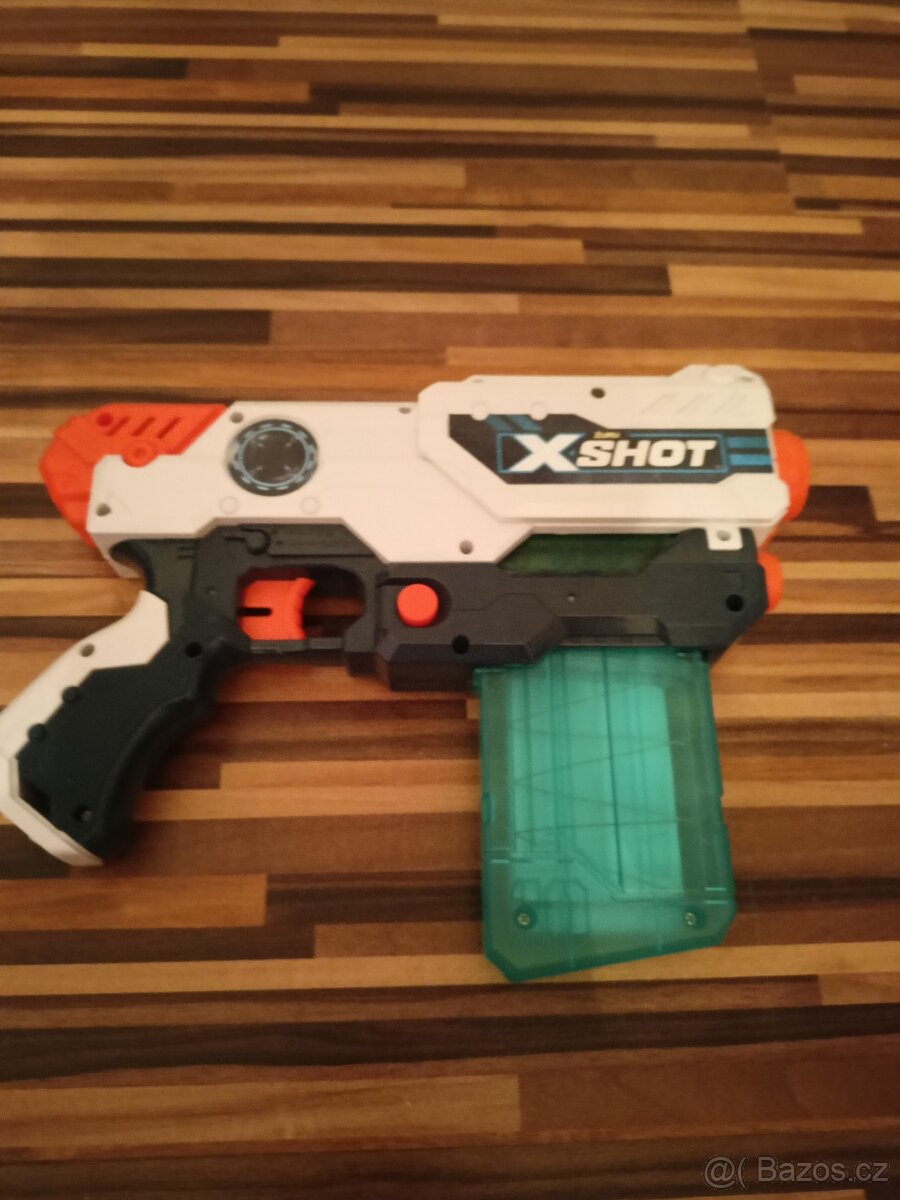 hračky pro kluky - nerfky, vysílačky, auta, prak