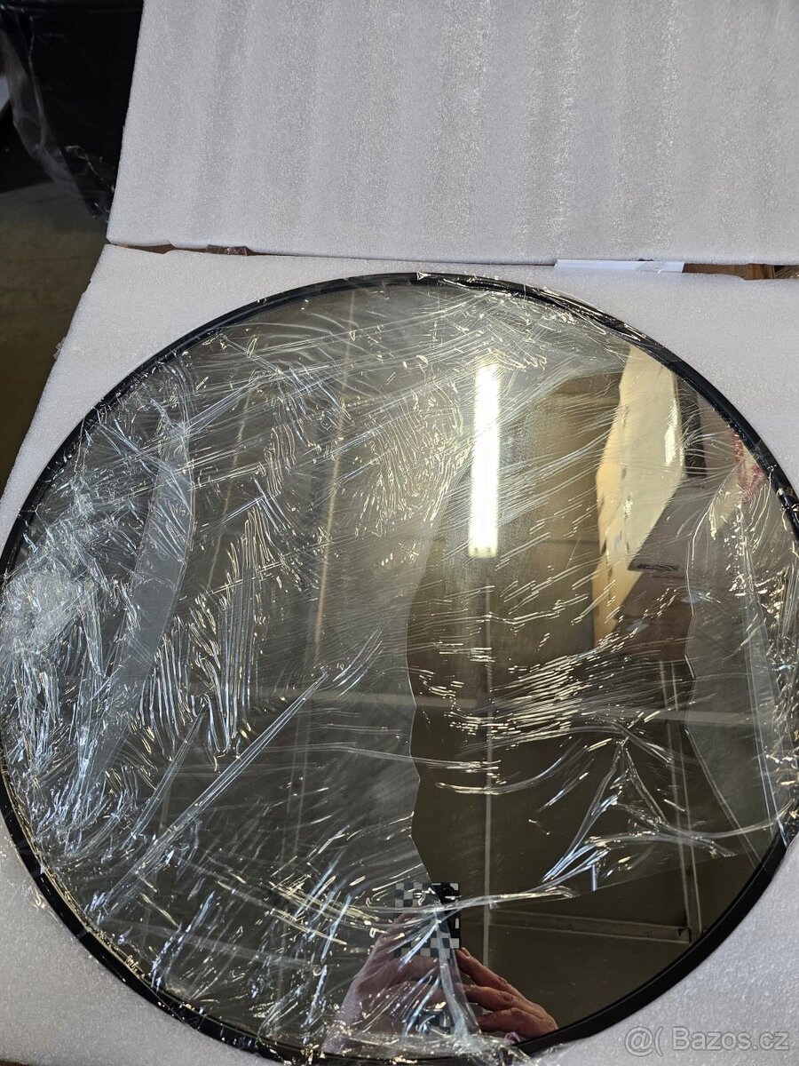 Nové zrcadlo na stěnu