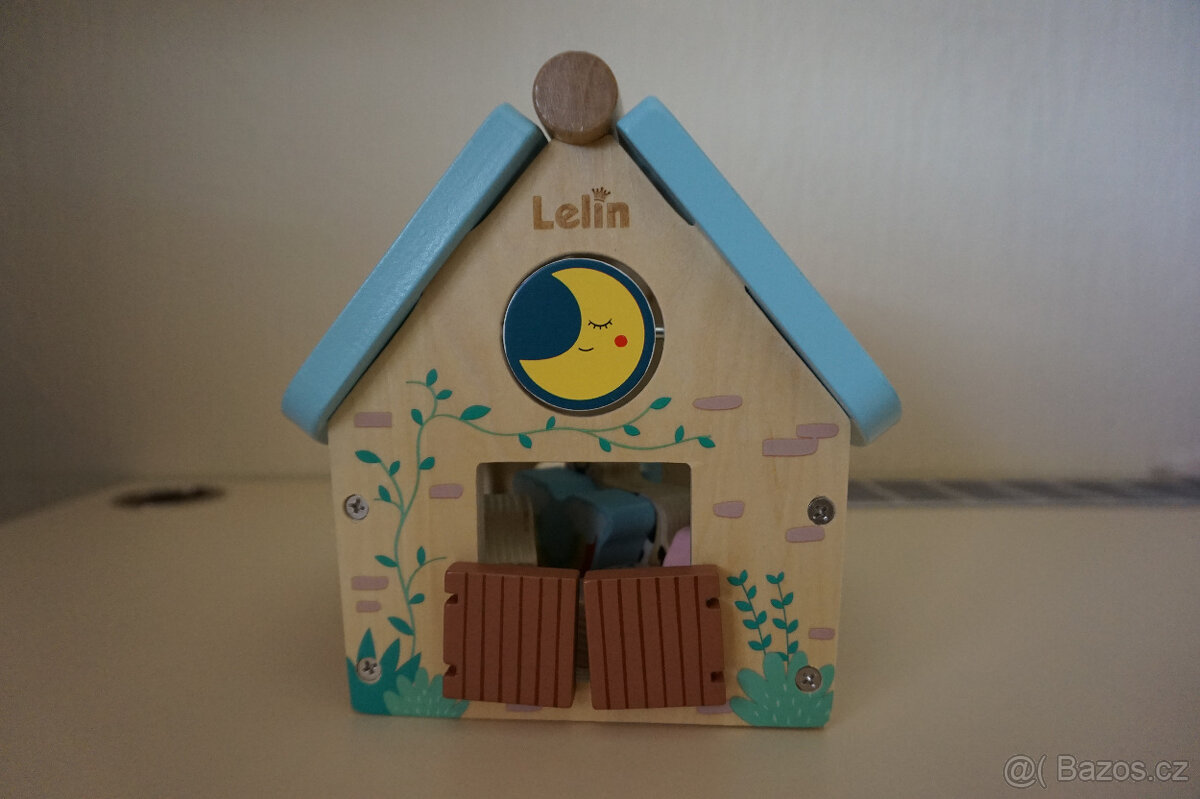 dřevěná vkládačka - domek s pohyblivými prvky