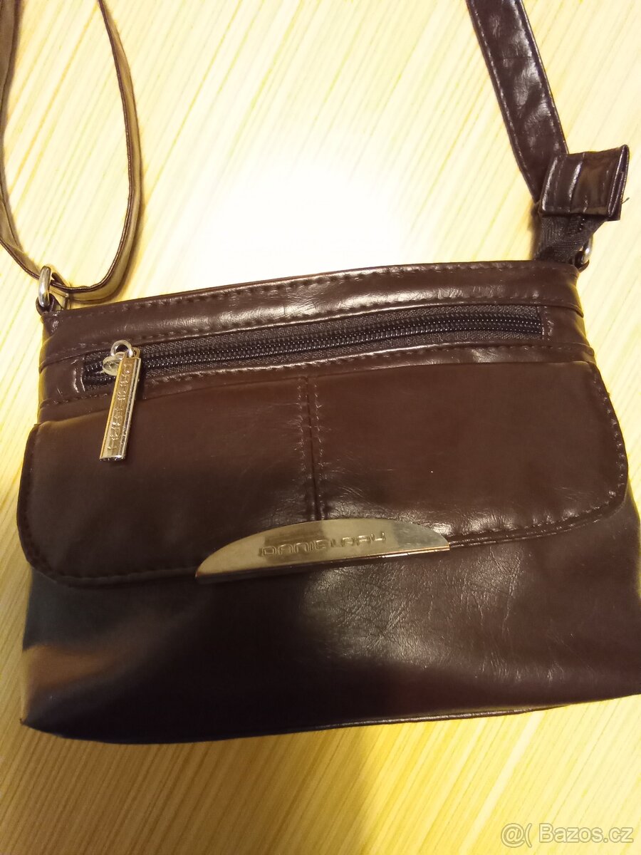 Hnědá kožená kabelka