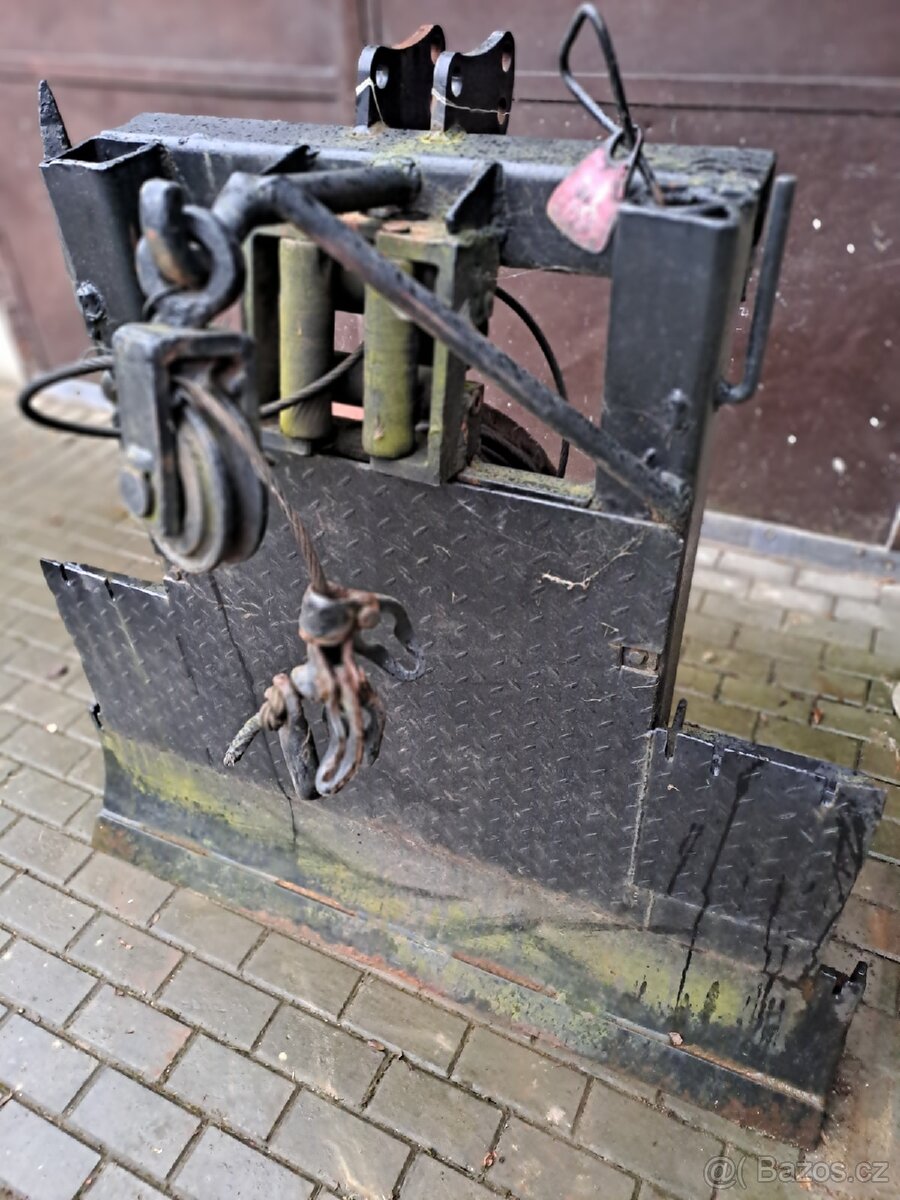 Navijak za trakraktor