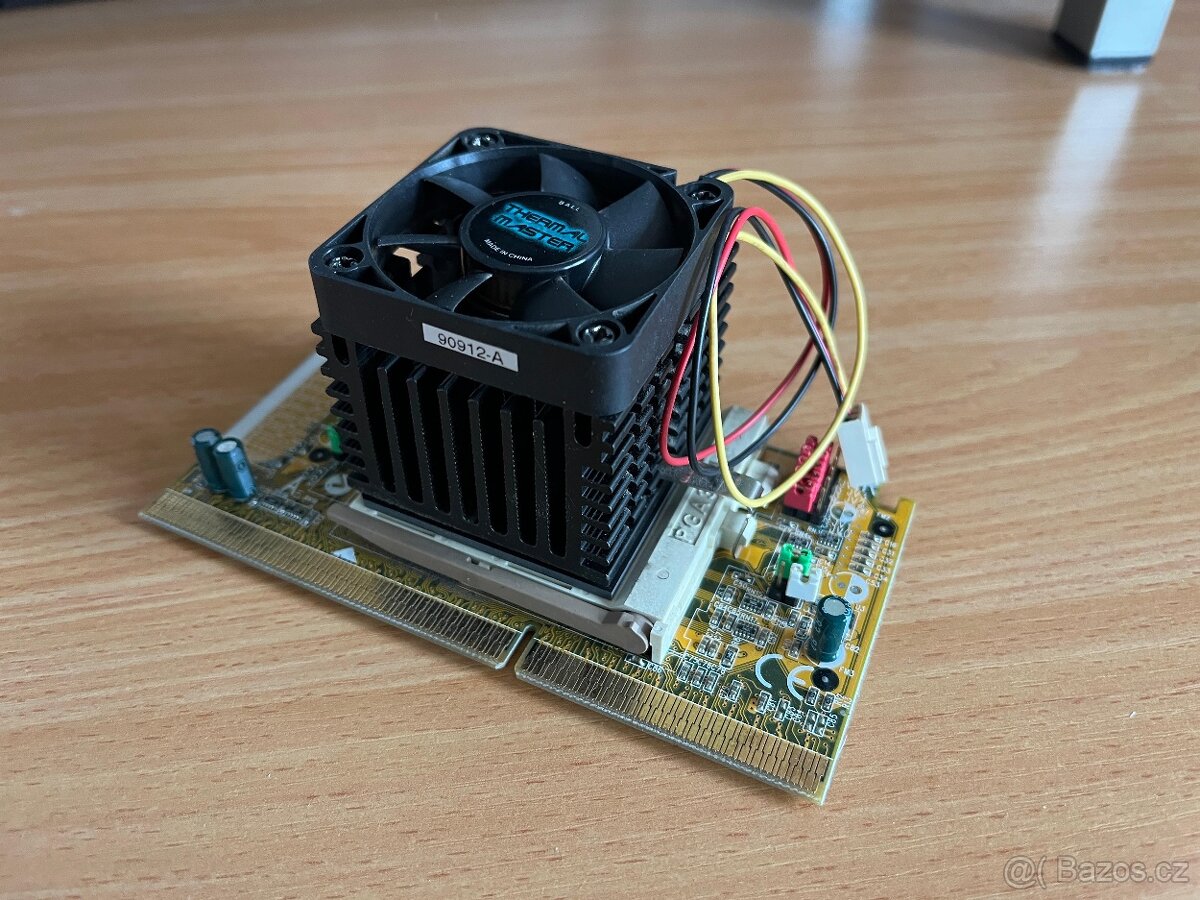 Procesor Intel Celeron 466 MHz v redukci (Slotket)