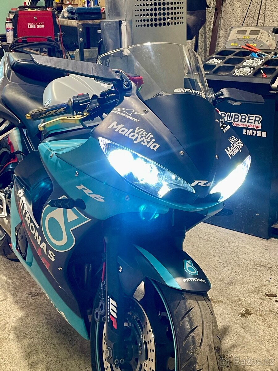 Yamaha R6 cukríček