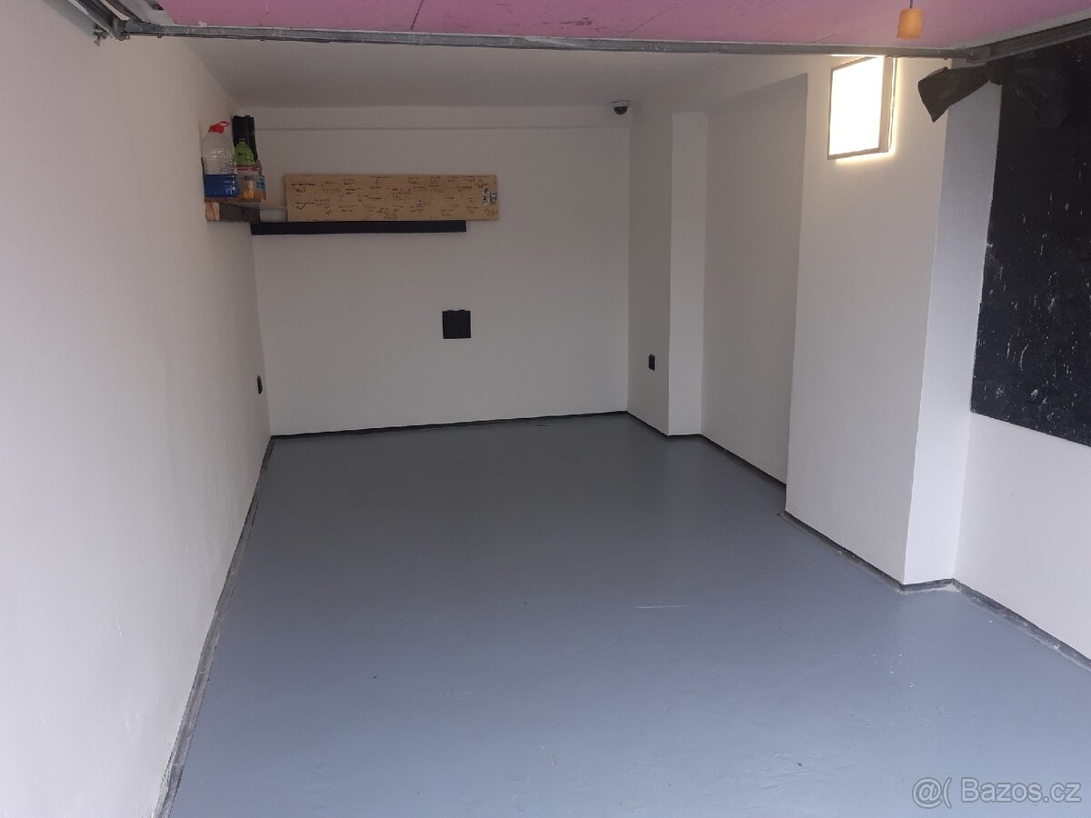 Garáž po rekonstrukci s elektřinou Mělník