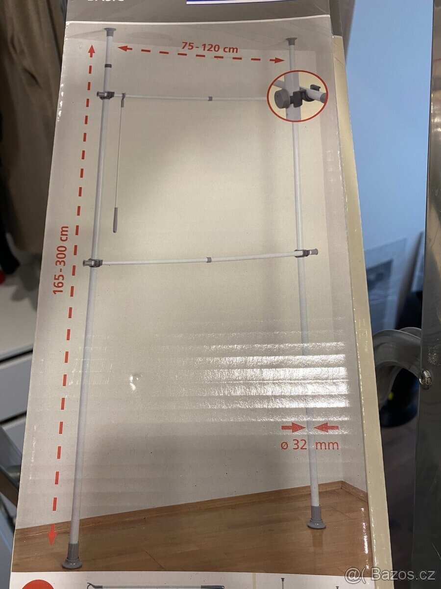 stojan na oblečení