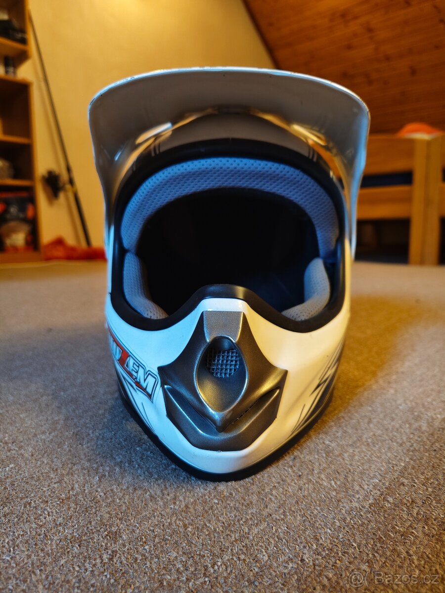 prodám dětskou přilbu na Traily