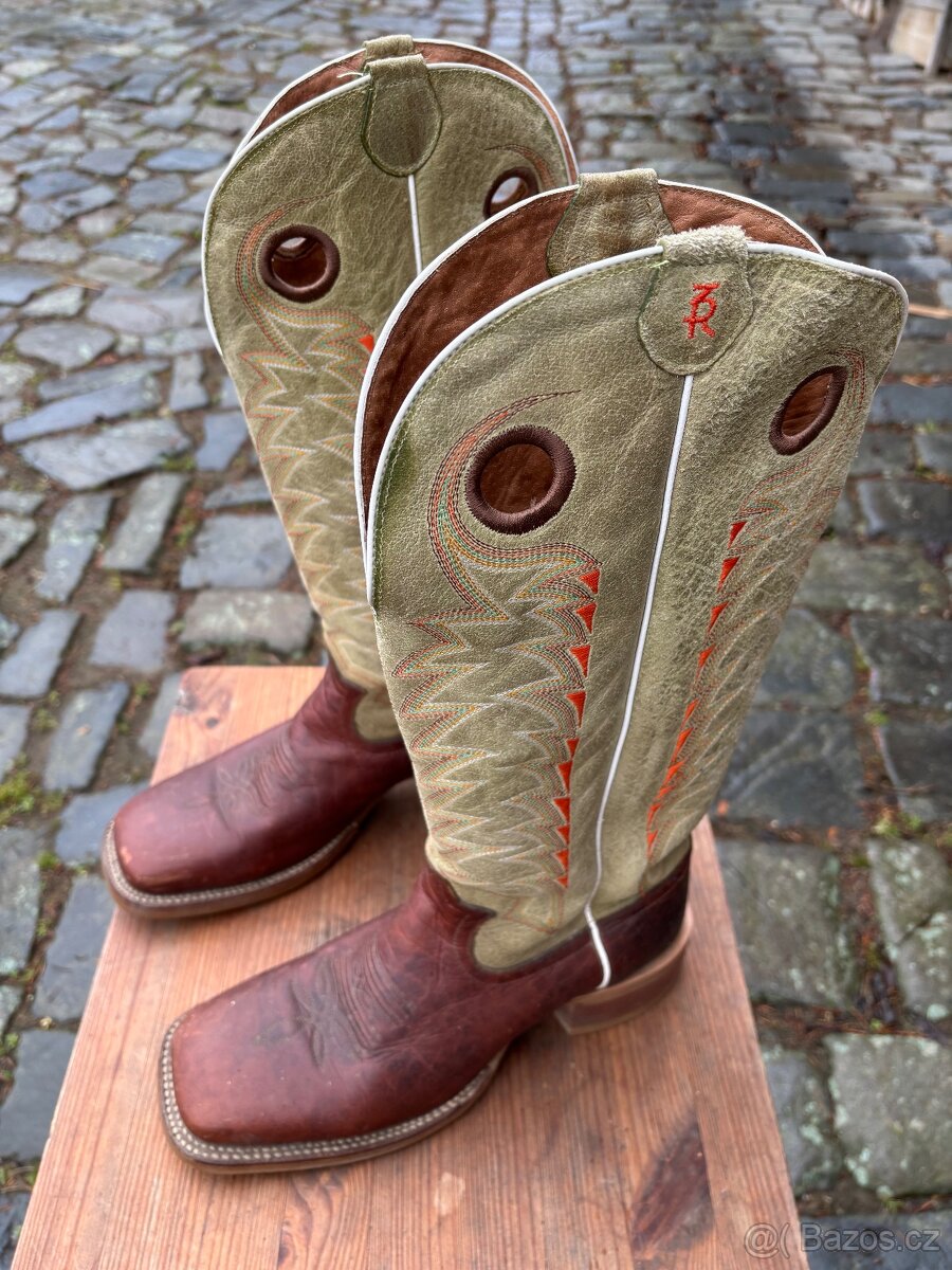 Krásné americké vysoké westernové boty