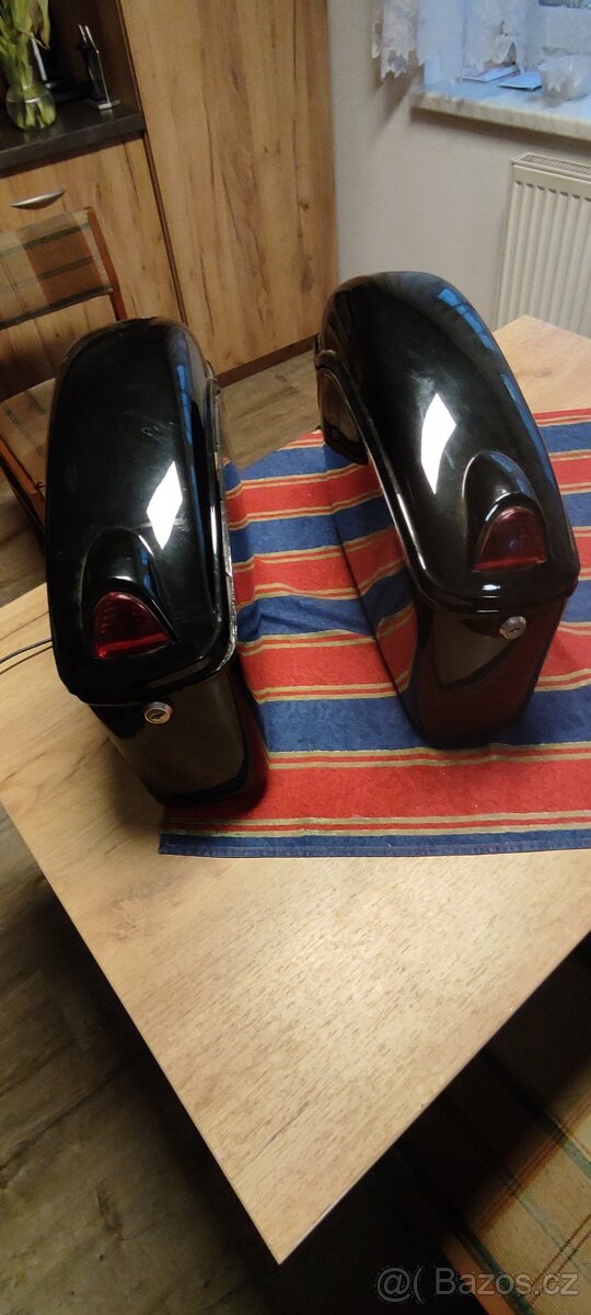 Boční kufry na motorku