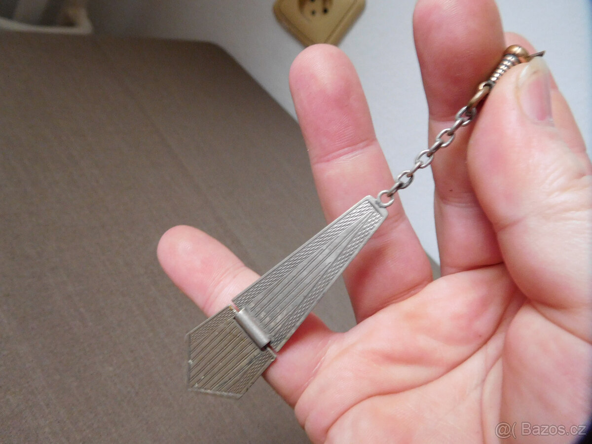 STŘÍBRNÝ ŠATLÉN KE KAPESNÍM HODINKÁM